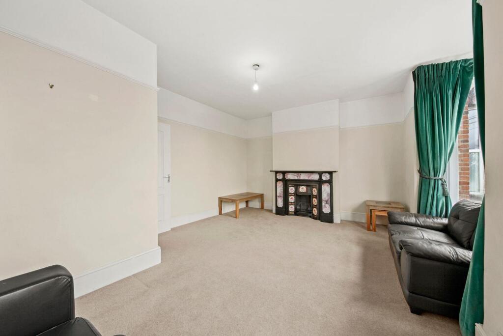 Apartment in London - More