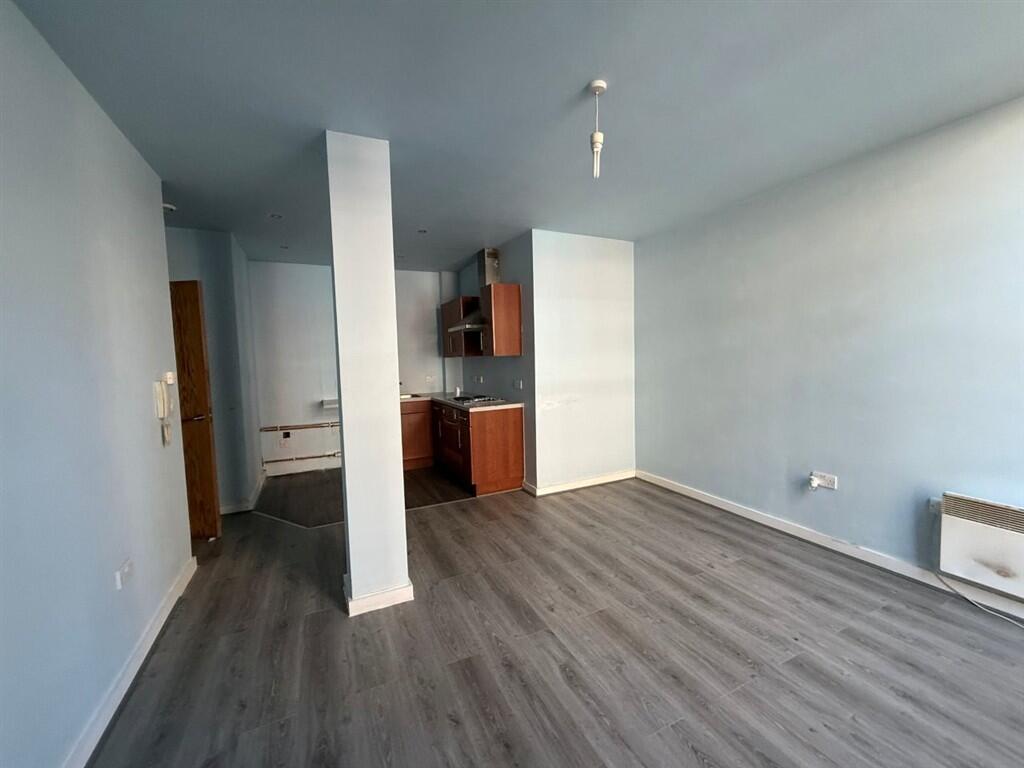 Apartment in Liverpool - More