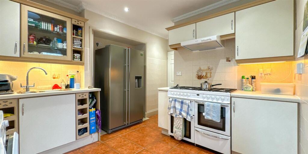 Clay Avenue, Nuneaton, CV11 photo 4