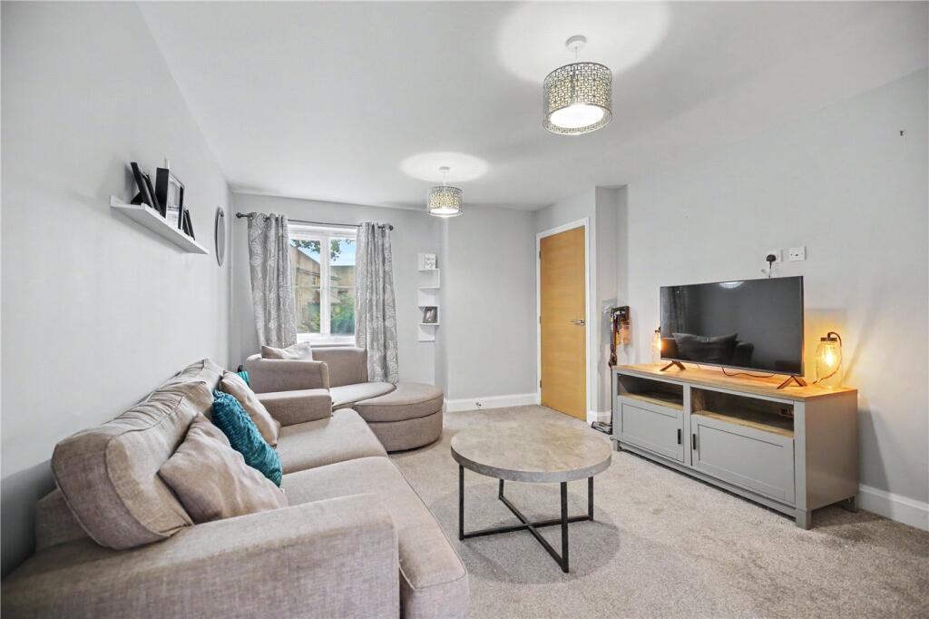 House in South Norfolk, Poringland - More