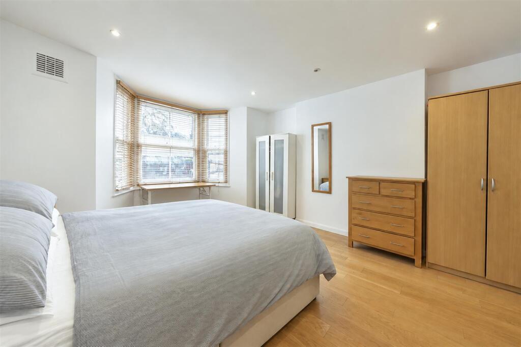 Apartment in London - View 5
