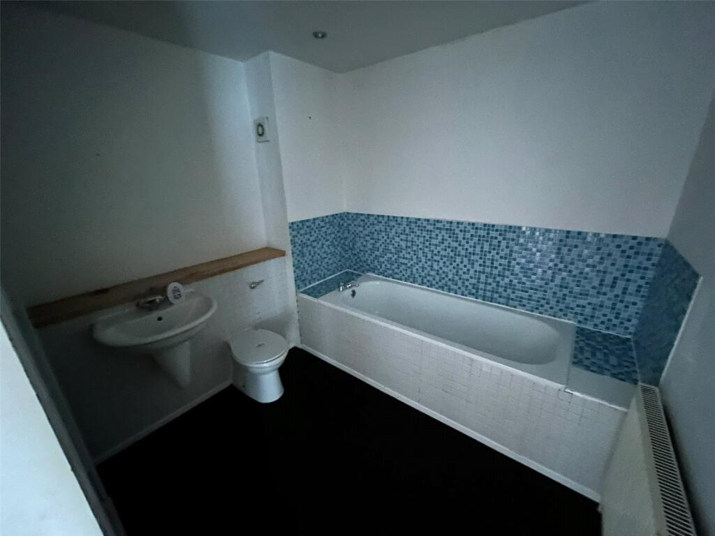 House in Liverpool, Knowledge Quarter, Toxteth - More