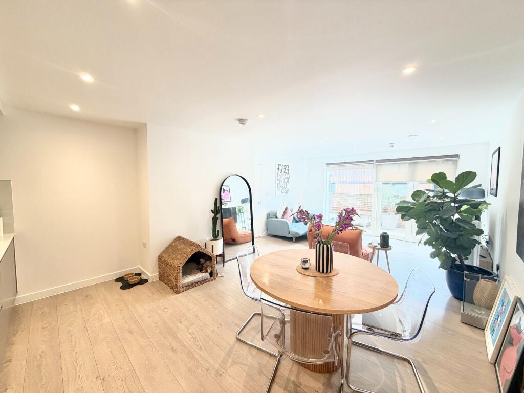 Apartment in London - View 5