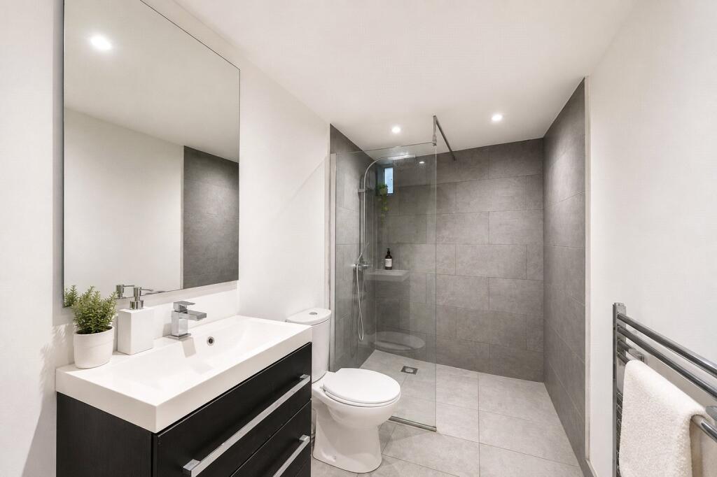 Apartment in London - View 5