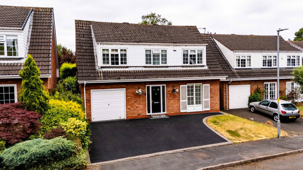 Main image of property: Rushwood Close, Walsall, WS4 2HS