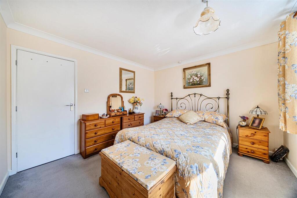Main Street, Yeovil - Vista 6