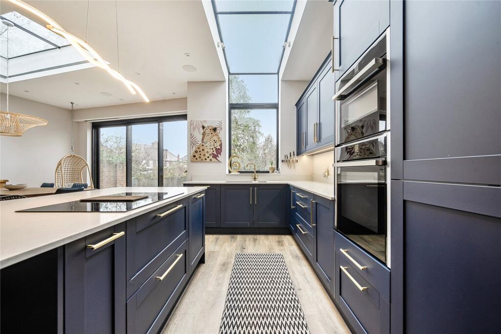Pine Gardens, Surbiton, KT5 photo 4