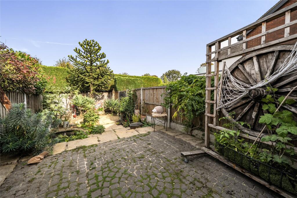 Rectory Road, Steppingley, Bedfordshire, MK45 photo 3
