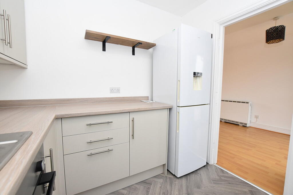 Apartment in Wirral, Liverpool City Region - View 4