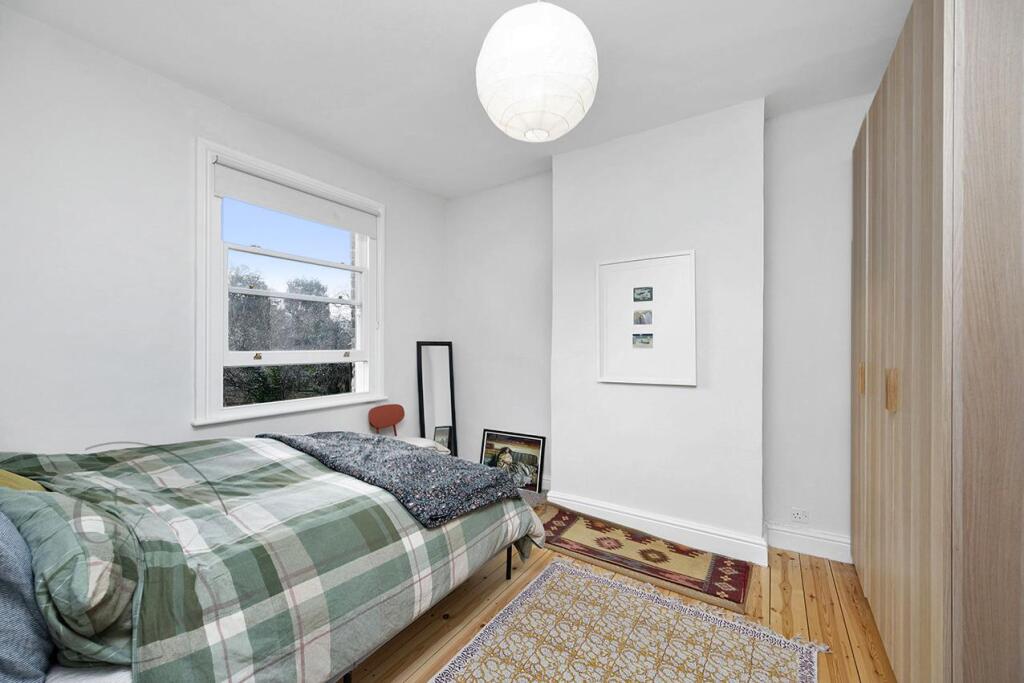 Apartment in London, Seven Sisters, West Green - View 5