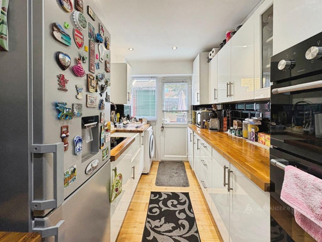 House in Houghton Regis, Tithe Farm, Woodside Estate - View 3