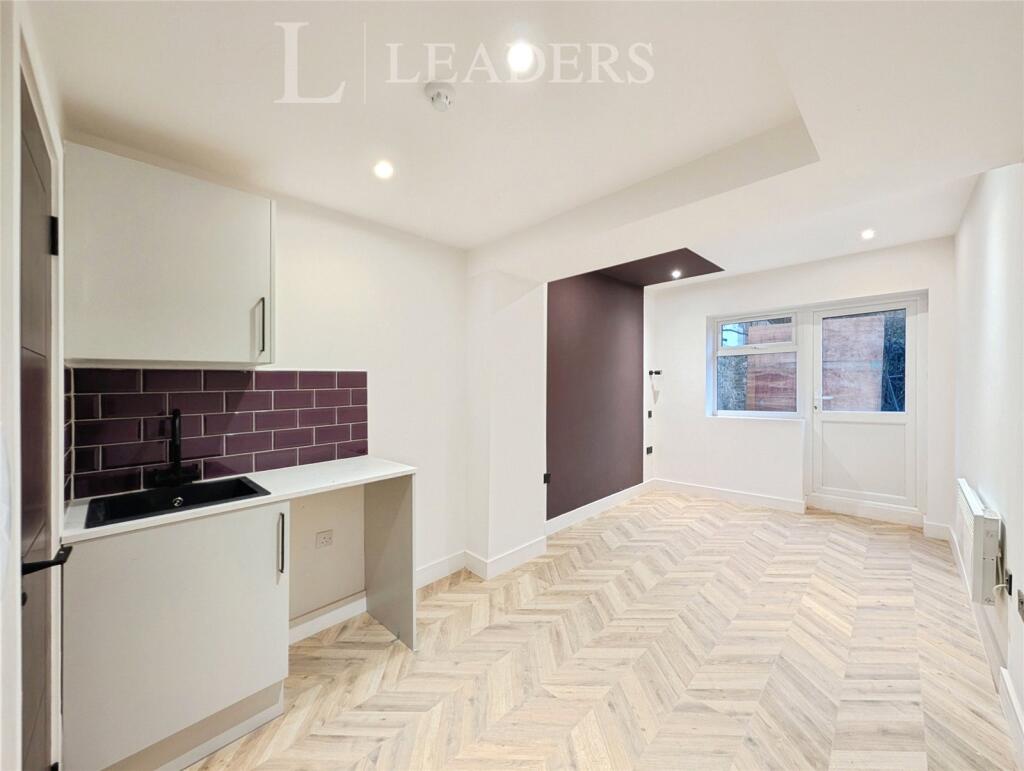 Apartment in Crawley, Broadfield - View 2
