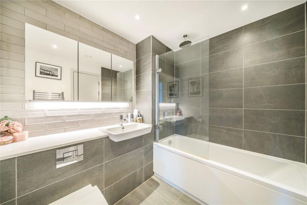 Apartment in London - View 5