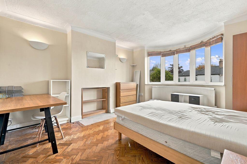 House in Potters Bar, Sunnybank - More