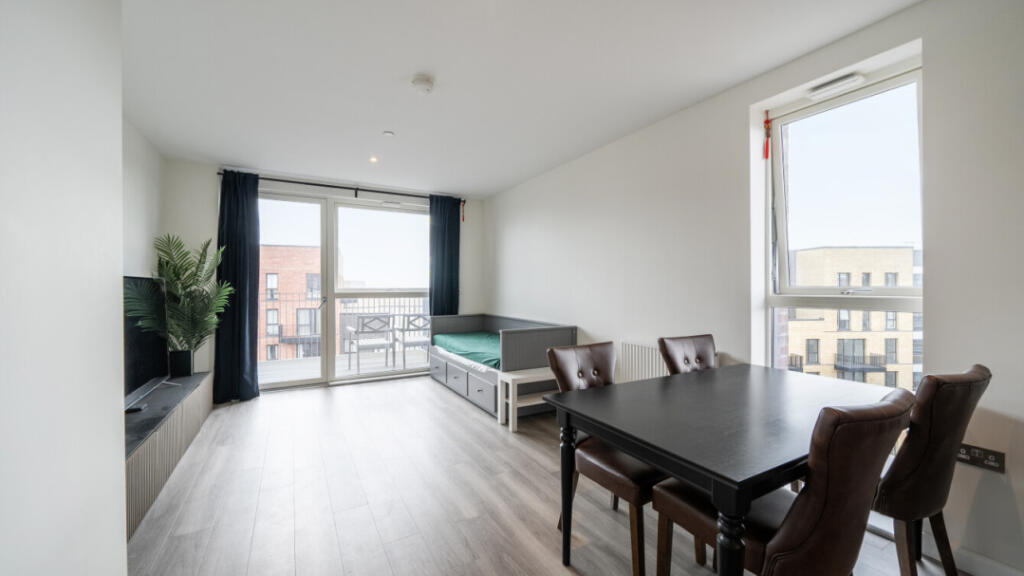 Main image of property: 37 Cranton Avenue, Hayes, UB3 4FW