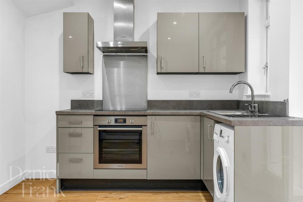 Uplands Road, Woodford Green photo 3