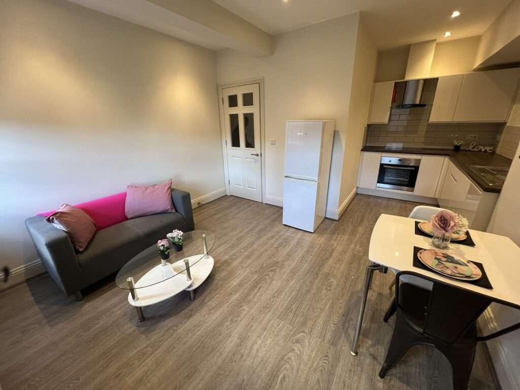 Apartment in Sheffield, Wicker, City Centre - More