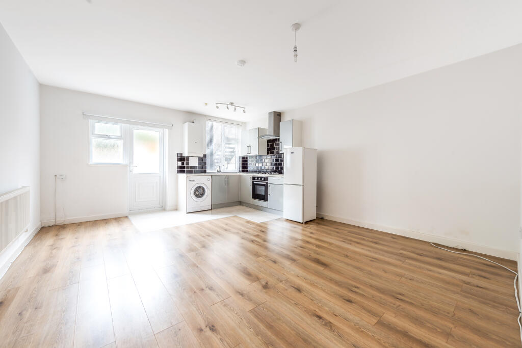 Apartment in Bromley - More