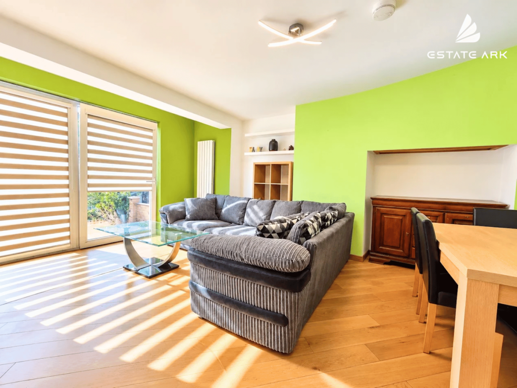 House in London, Scrattons Farm - View 5