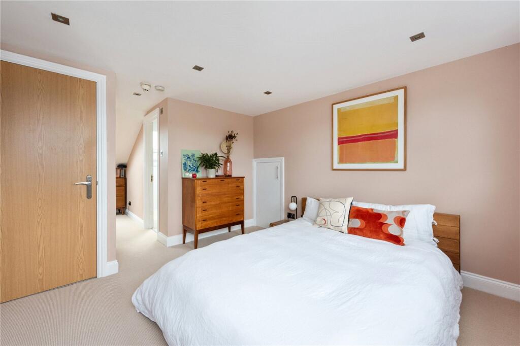 Apartment in London - View 5