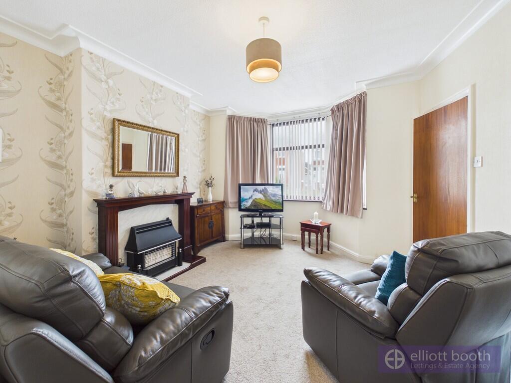 28 Lynton Avenue photo 2