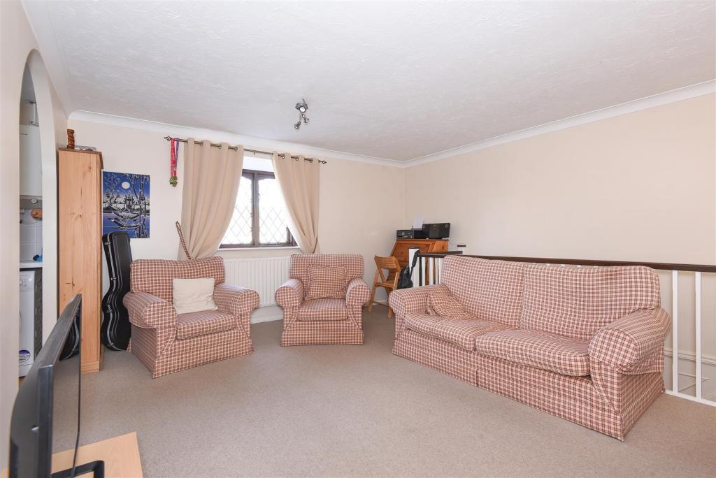 Apartment in Eastleigh, Hedge End - View 4