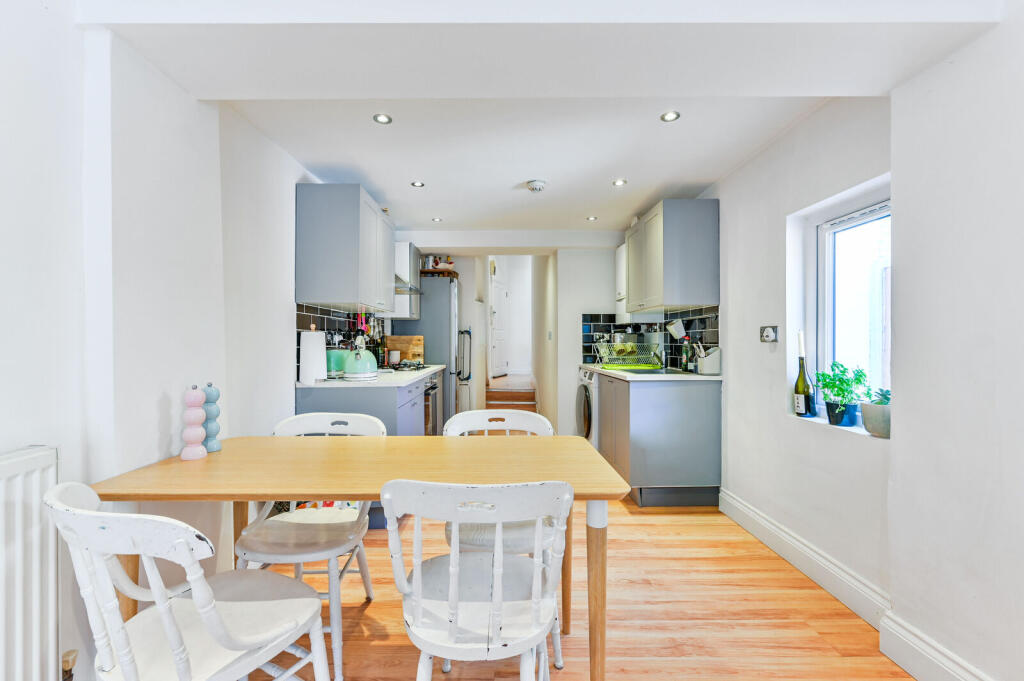 Apartment in London - View 5