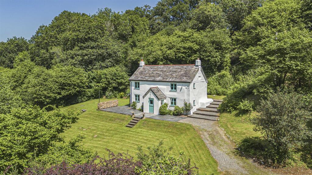 Main image of property: Helland, Bodmin