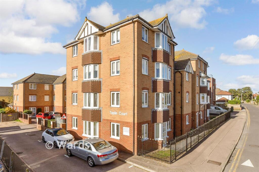 2-bed flat on Albion Road, Birchington, Kent, £135,000