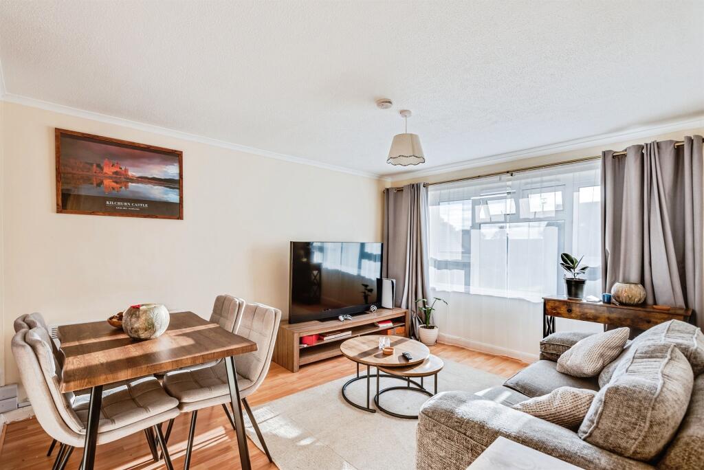 Sycamore Drive, Carterton photo 2