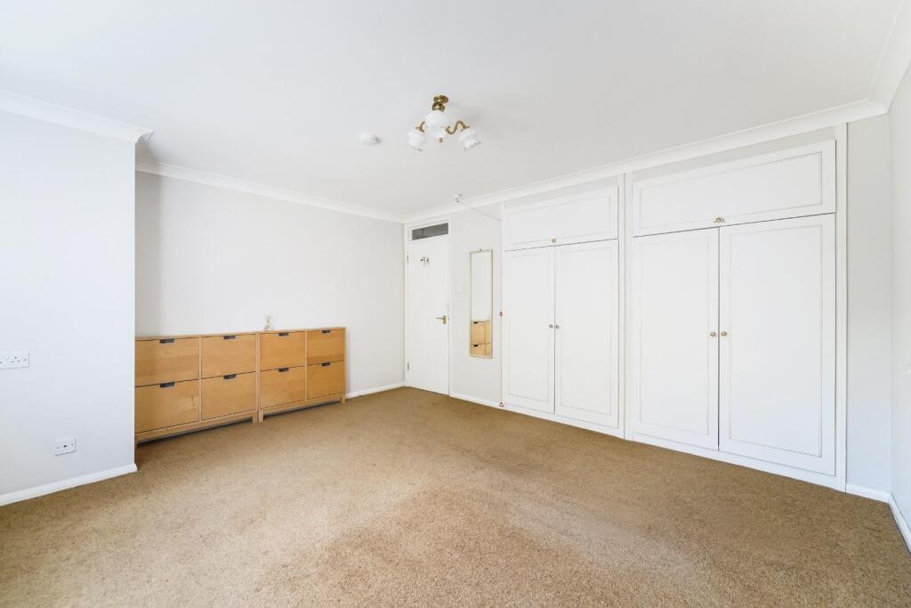 Apartment in Tadworth - View 6