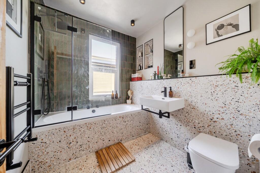 Apartment in London, Catford South - More