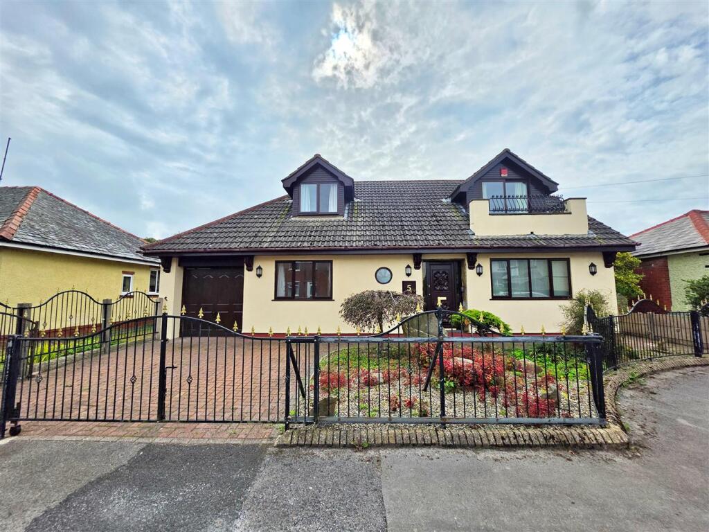 Main image of property: Lyme Grove, Poulton-Le-Fylde