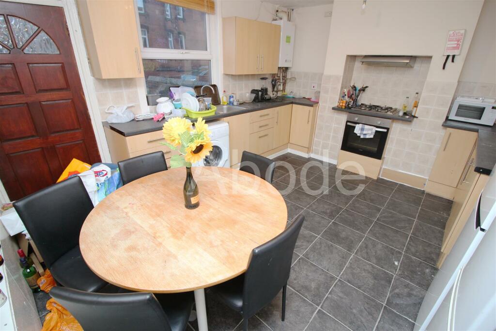 Royal Park Avenue, Hyde Park, Leeds photo 3