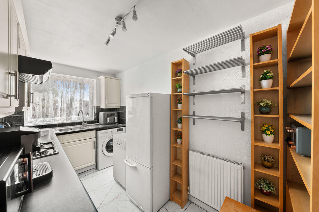 Apartment in Southall - View 4