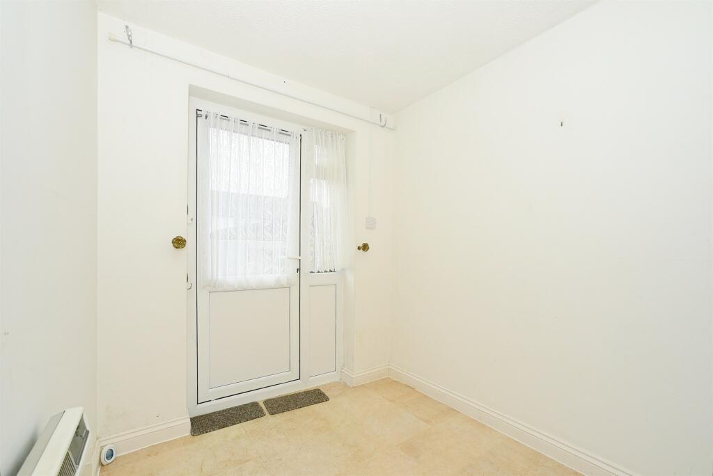 Cherry Tree Court, Calne photo 2