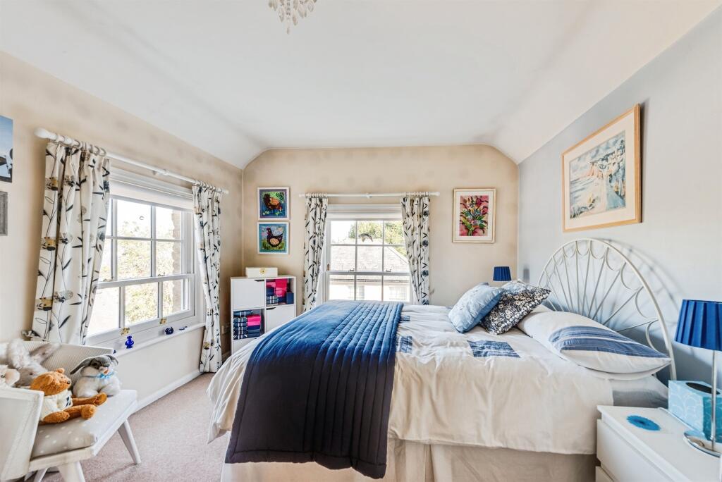 Apartment in Bampton, Weald - More