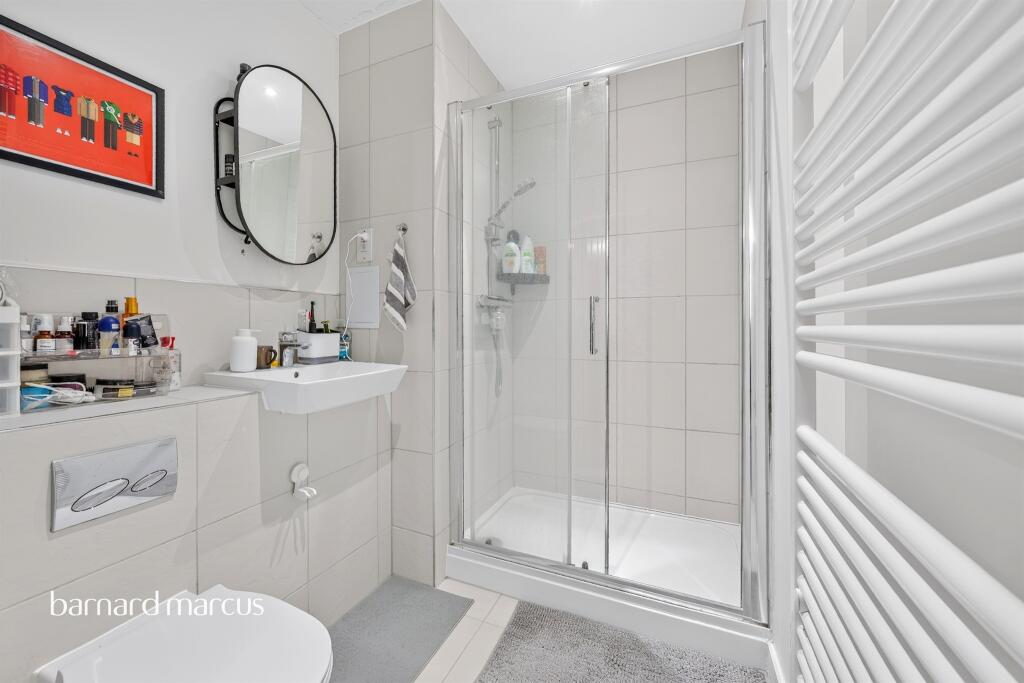 Apartment in London, Hackbridge - More