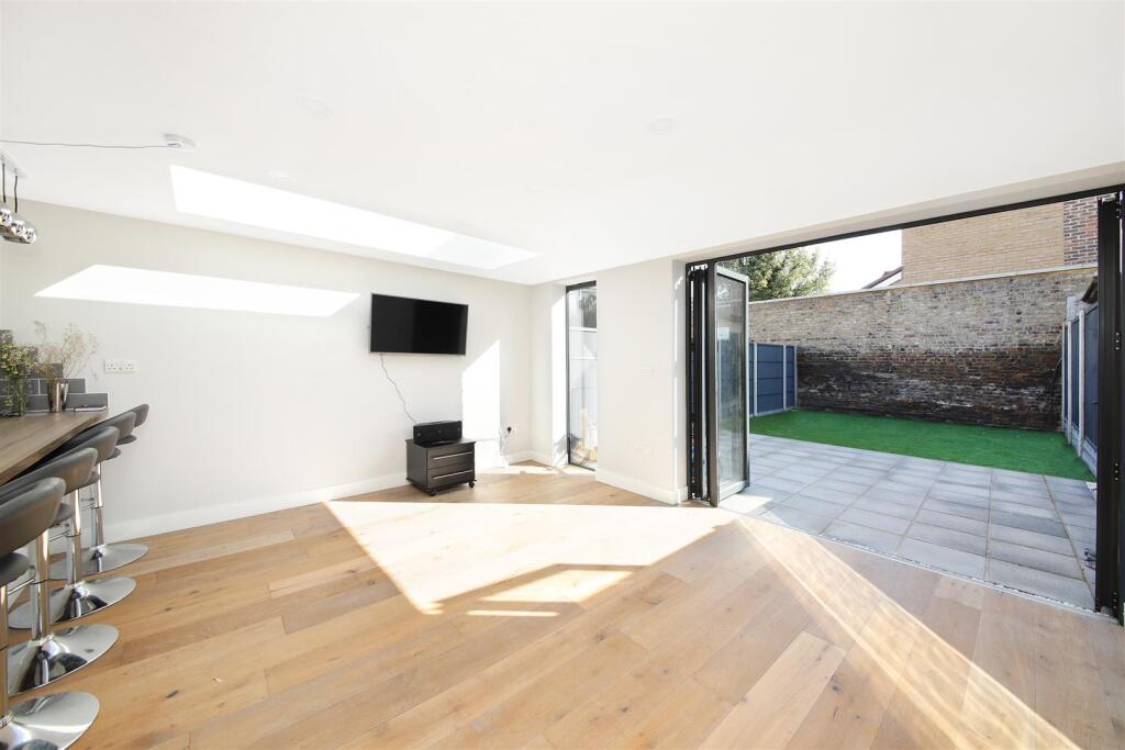 House in London - View 4