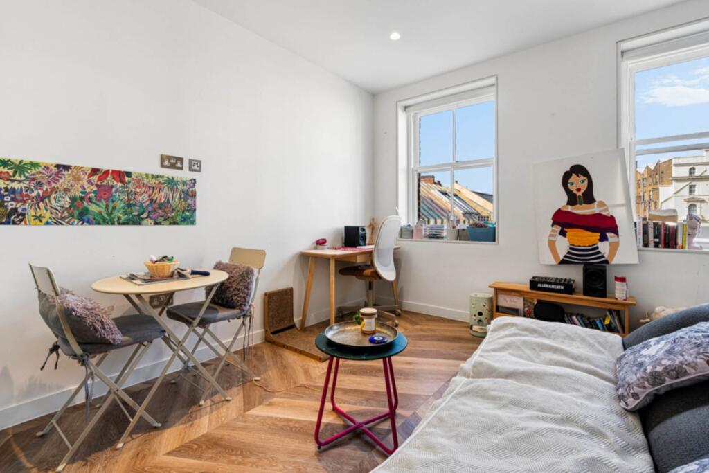Apartment in London - View 2