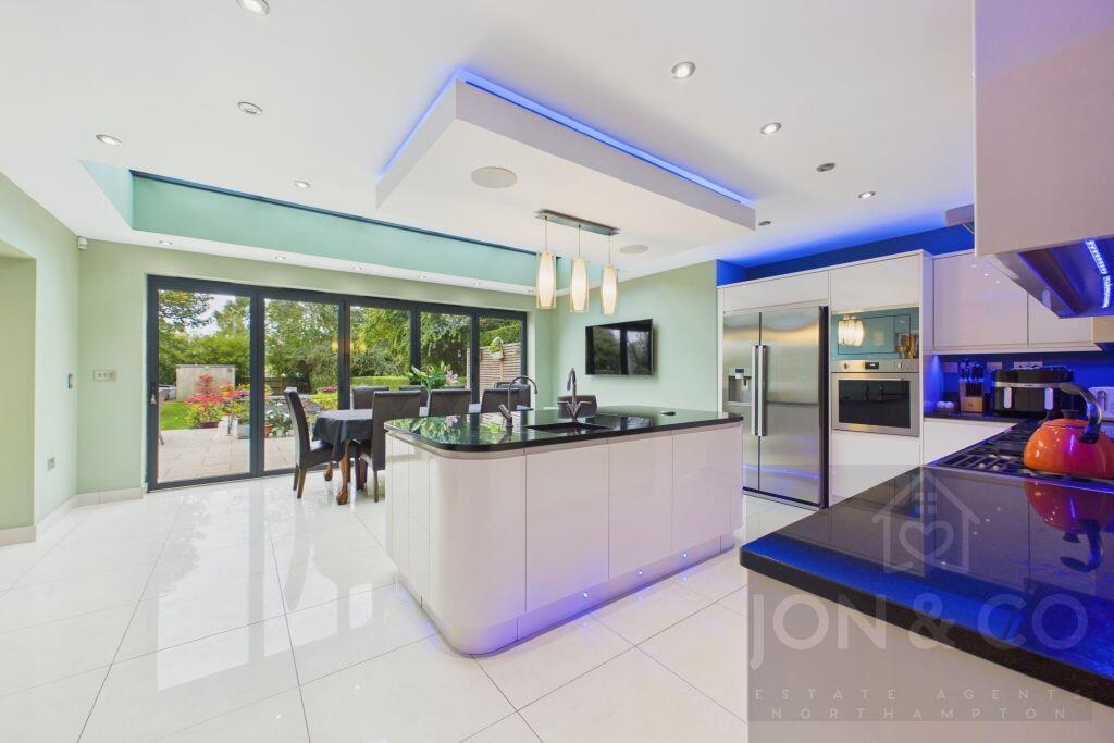 House in Northampton, West Northamptonshire - More