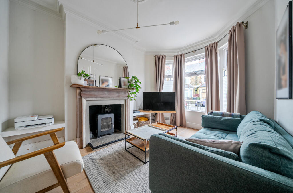 154 Inverness Place photo 2