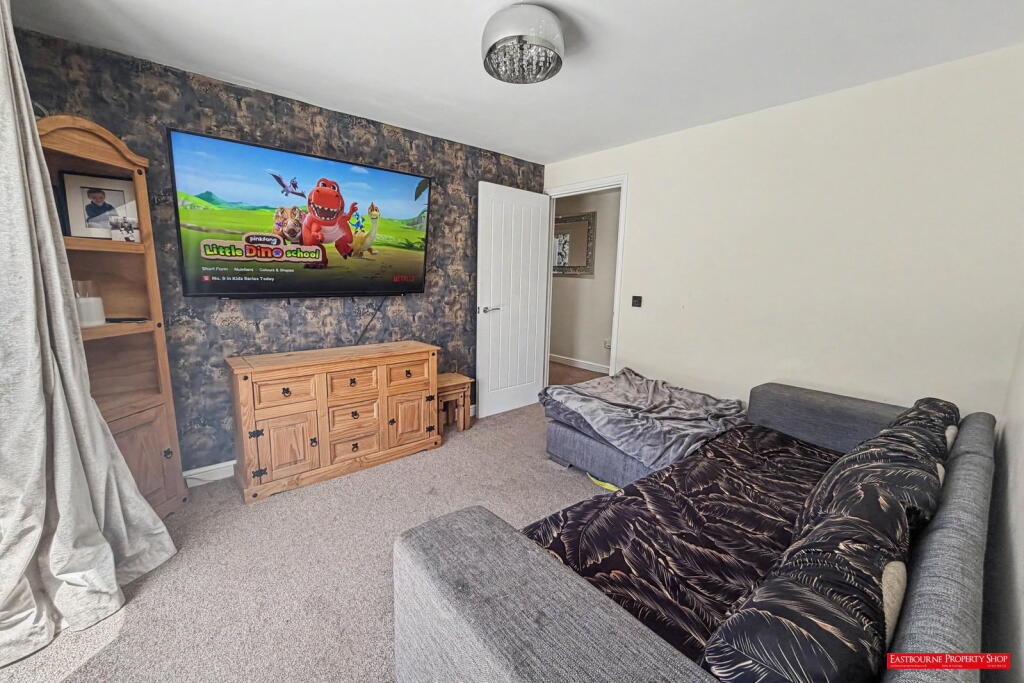 Woburn Way, Eastbourne, BN22 0UU photo 4