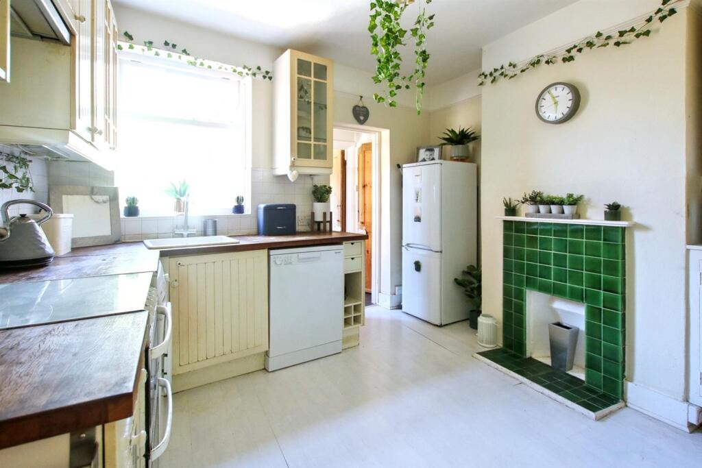 Highlands Road, South Leatherhead, KT22 photo 4