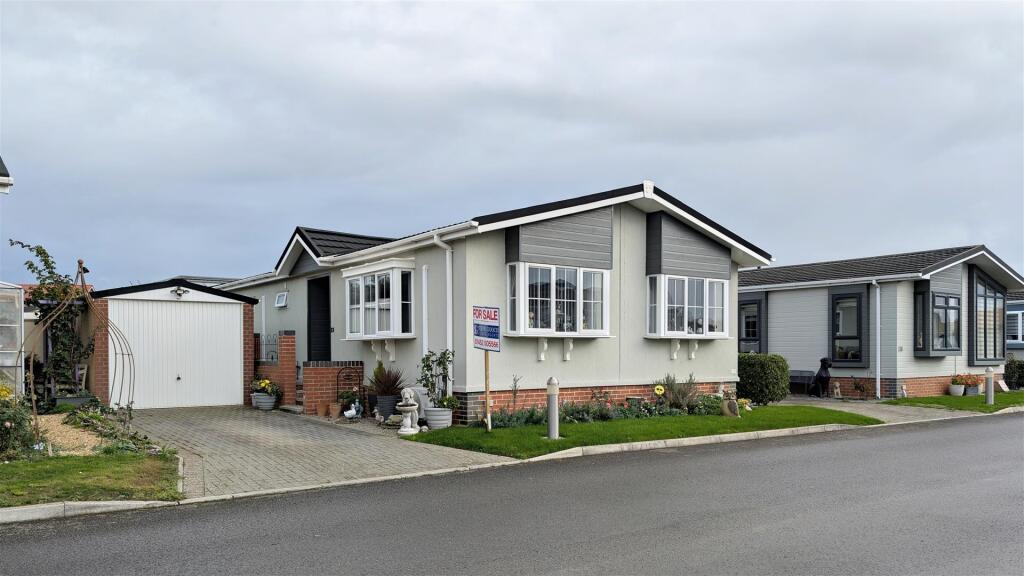 2-bed caravan on Orchard Park, Twigworth, Gloucester, £248,000