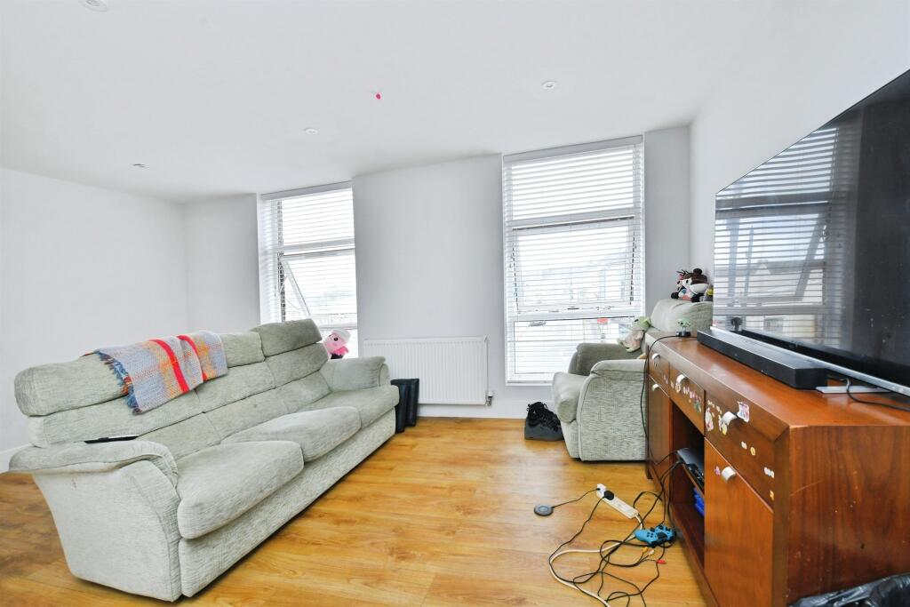 Apartment in Plymouth - More
