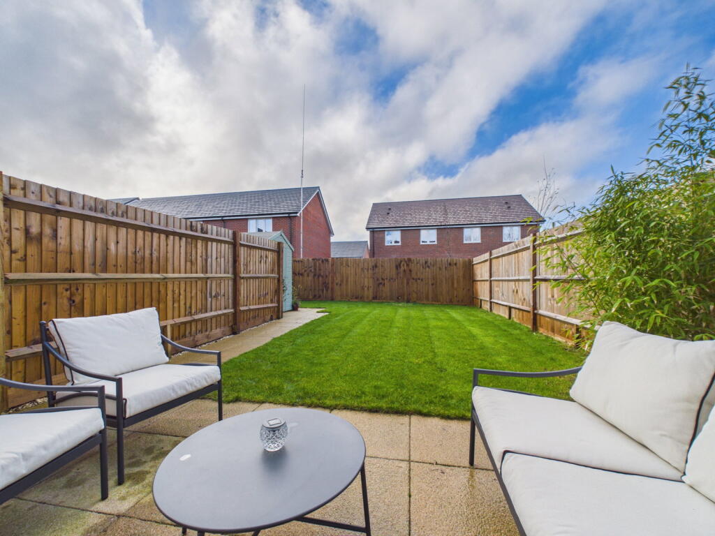 House in Arborfield Green, Finchampstead - View 3
