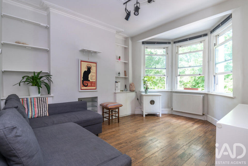 Main image of property: middle Lane, London, N8