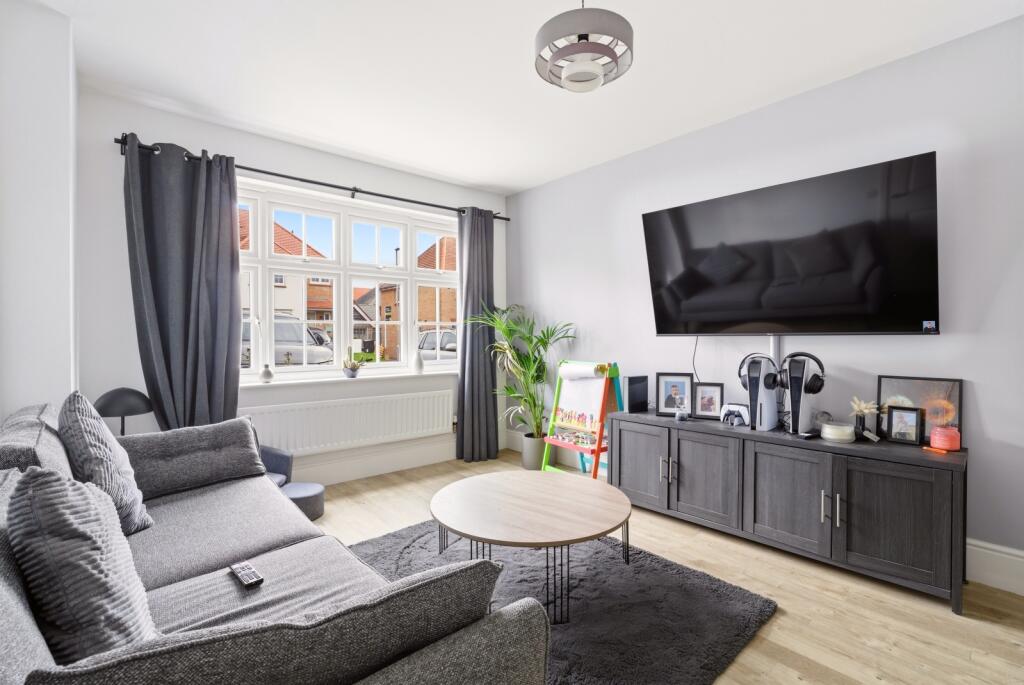 Mallard Crescent, Caddington, Luton, Bedfordshire, LU1 photo 2