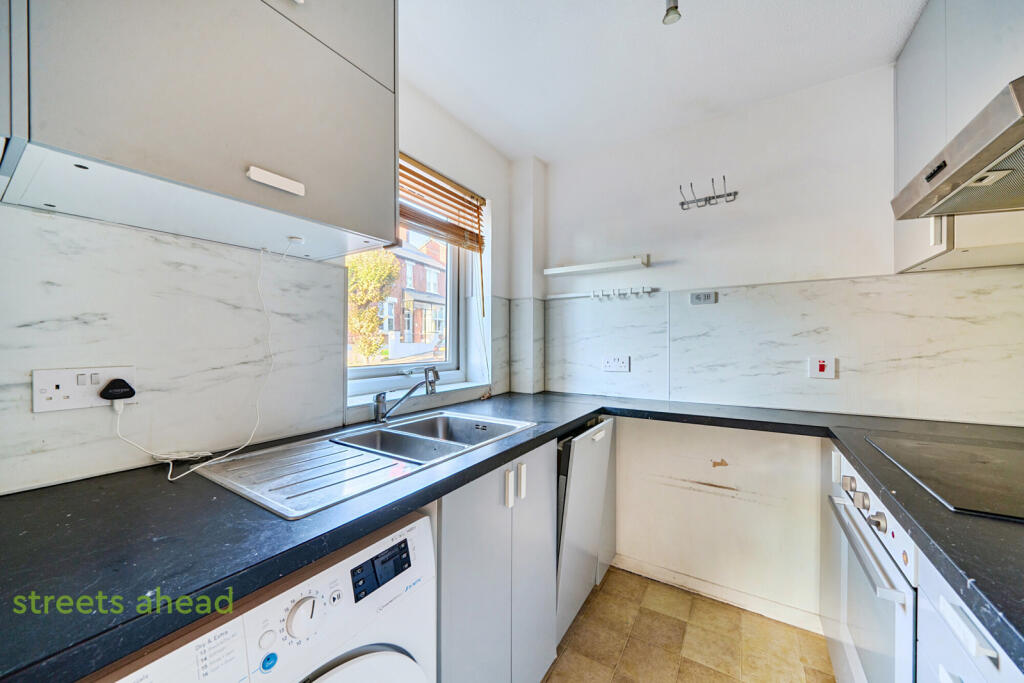 High View Road, London, SE19 photo 2